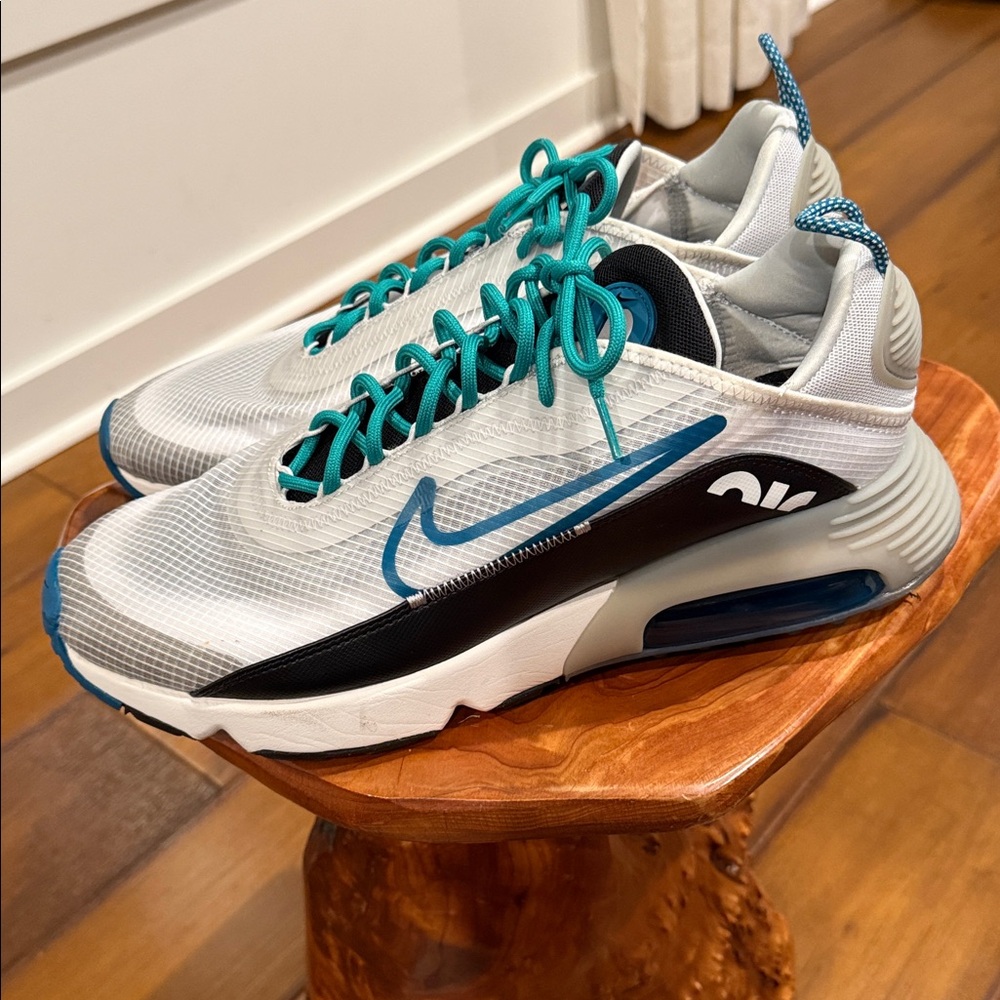 Nike Air Max White and Blue Sneakers - Picture 6 of 6
